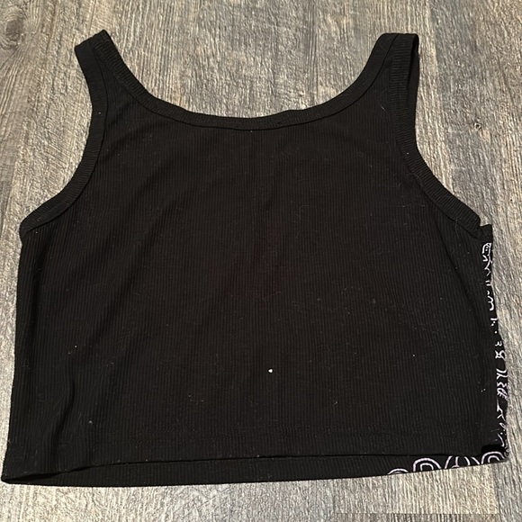 crop top - Picture 3 of 3